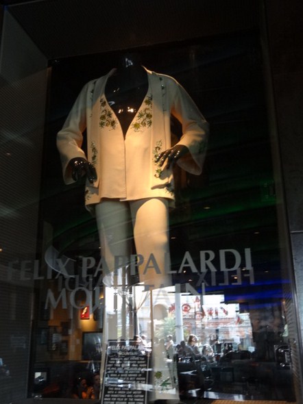 Hard-Rock-Cafe-Las-Vegas-Rock-Music-Memorabilia-001