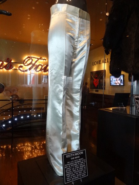 Hard-Rock-Cafe-Las-Vegas-Rock-Music-Memorabilia-001