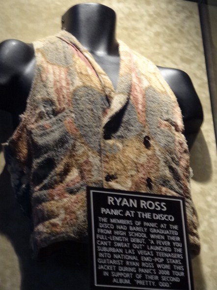 Hard-Rock-Cafe-Las-Vegas-Rock-Music-Memorabilia-001