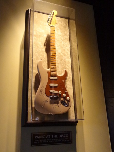 Hard-Rock-Cafe-Las-Vegas-Rock-Music-Memorabilia-001