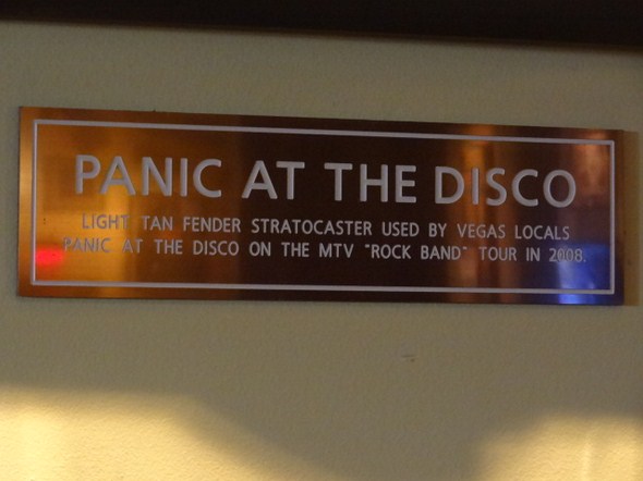Hard-Rock-Cafe-Las-Vegas-Rock-Music-Memorabilia-001