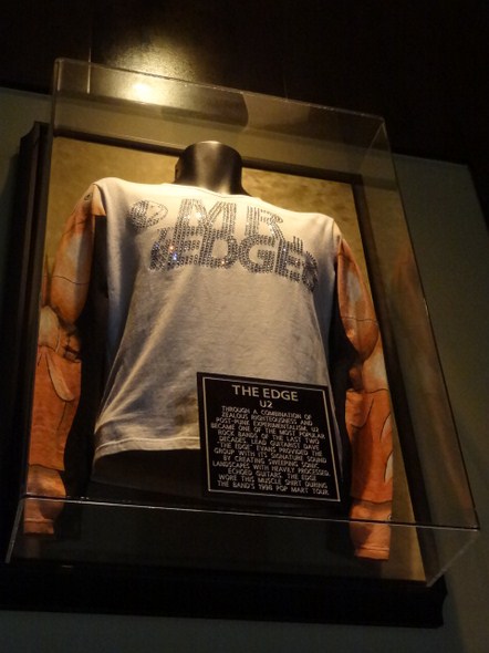 Hard-Rock-Cafe-Las-Vegas-Rock-Music-Memorabilia-001