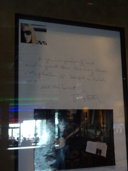 Hard-Rock-Cafe-Las-Vegas-Rock-Music-Memorabilia-001