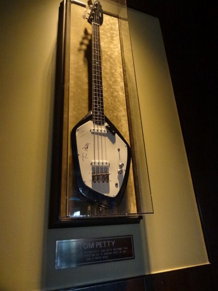 Hard-Rock-Cafe-Las-Vegas-Rock-Music-Memorabilia-001