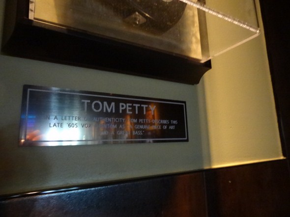 Hard-Rock-Cafe-Las-Vegas-Rock-Music-Memorabilia-001