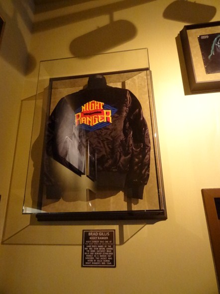 Hard-Rock-Cafe-Las-Vegas-Rock-Music-Memorabilia-001