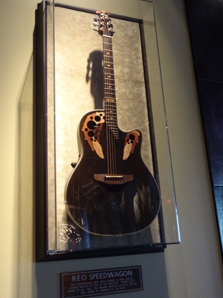 Hard-Rock-Cafe-Las-Vegas-Rock-Music-Memorabilia-001