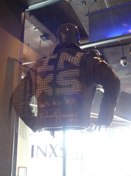 Hard-Rock-Cafe-Las-Vegas-Rock-Music-Memorabilia-001
