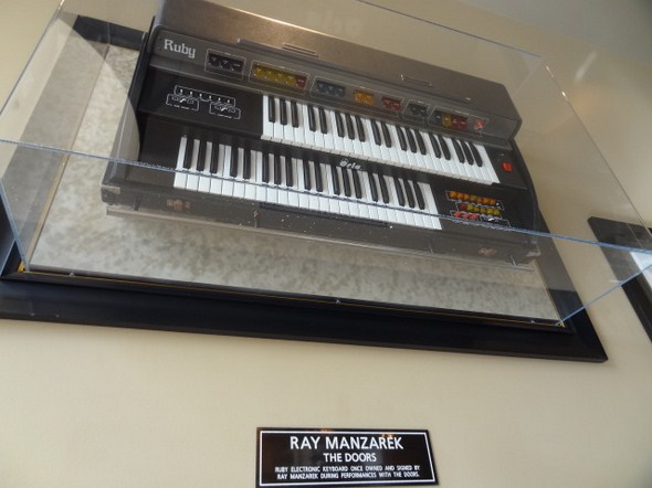 Hard-Rock-Cafe-Las-Vegas-Rock-Music-Memorabilia-001