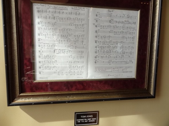 Hard-Rock-Cafe-Las-Vegas-Rock-Music-Memorabilia-001