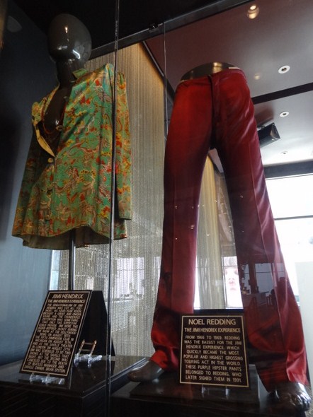Hard-Rock-Cafe-Las-Vegas-Rock-Music-Memorabilia-001