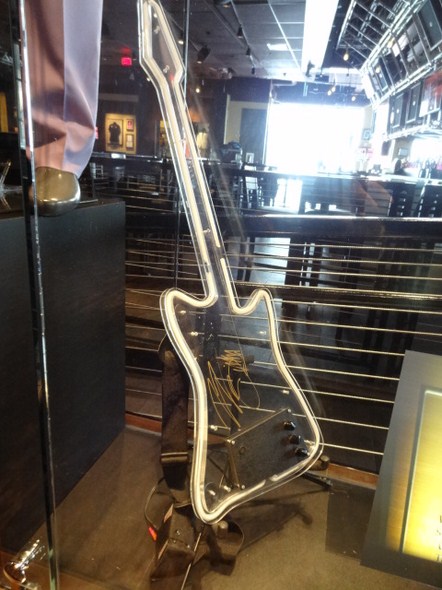 Hard-Rock-Cafe-Las-Vegas-Rock-Music-Memorabilia-001