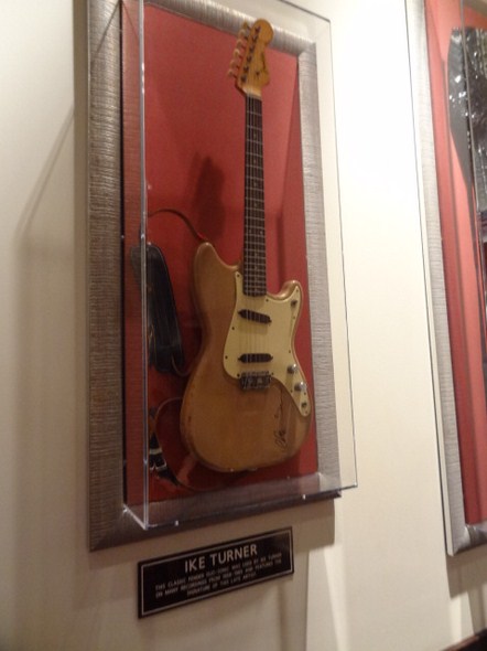 Hard-Rock-Cafe-Las-Vegas-Rock-Music-Memorabilia-001