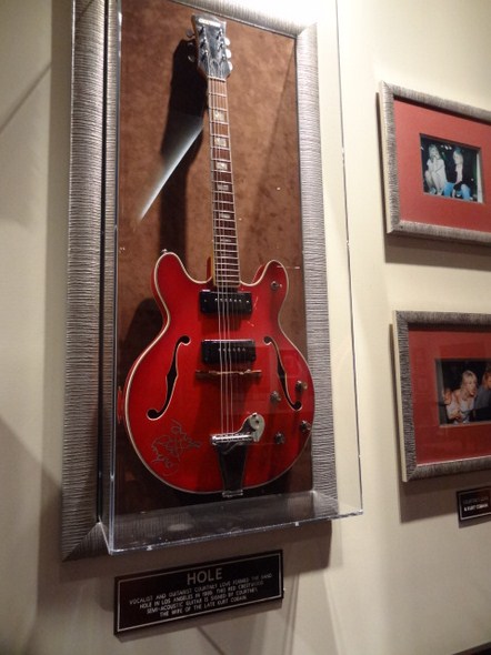 Hard-Rock-Cafe-Las-Vegas-Rock-Music-Memorabilia-001