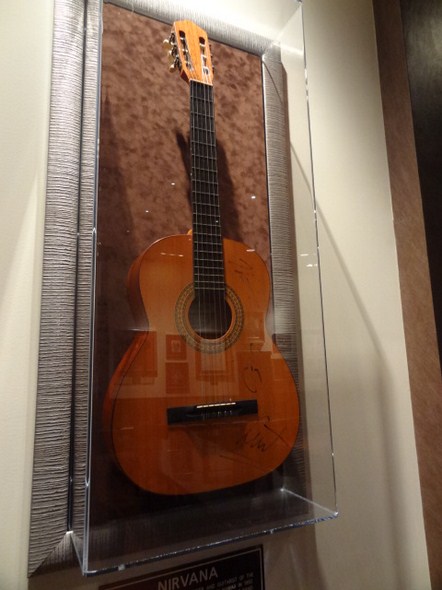Hard-Rock-Cafe-Las-Vegas-Rock-Music-Memorabilia-001