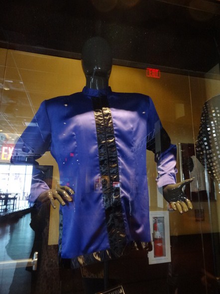 Hard-Rock-Cafe-Las-Vegas-Rock-Music-Memorabilia-001