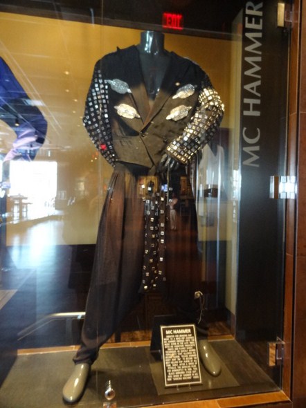 Hard-Rock-Cafe-Las-Vegas-Rock-Music-Memorabilia-001