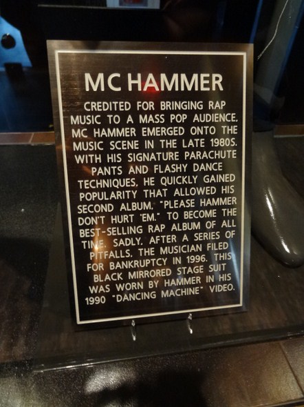 Hard-Rock-Cafe-Las-Vegas-Rock-Music-Memorabilia-001