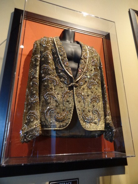 Hard-Rock-Cafe-Las-Vegas-Rock-Music-Memorabilia-001