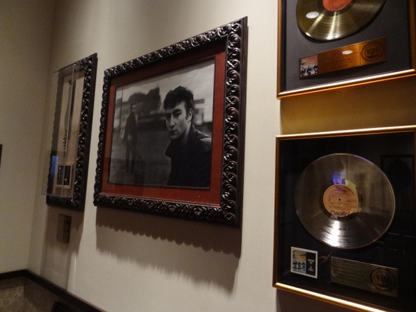 Hard-Rock-Cafe-Las-Vegas-Rock-Music-Memorabilia-001