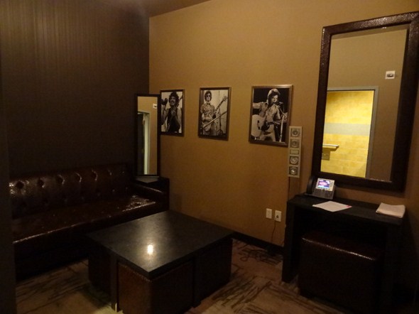 Hard-Rock-Cafe-Las-Vegas-Rock-Music-Memorabilia-001