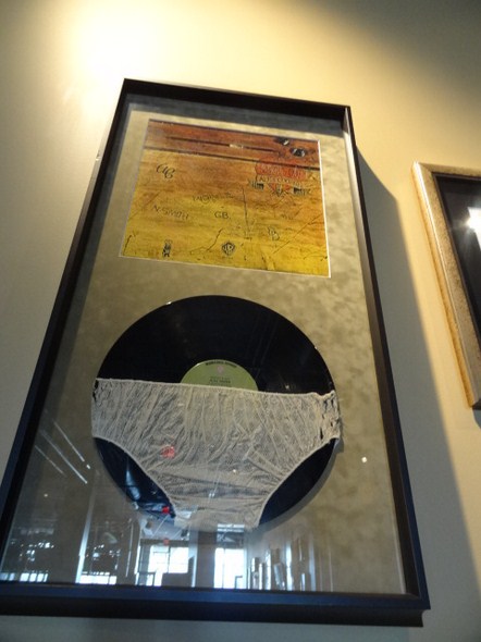 Hard-Rock-Cafe-Las-Vegas-Rock-Music-Memorabilia-001