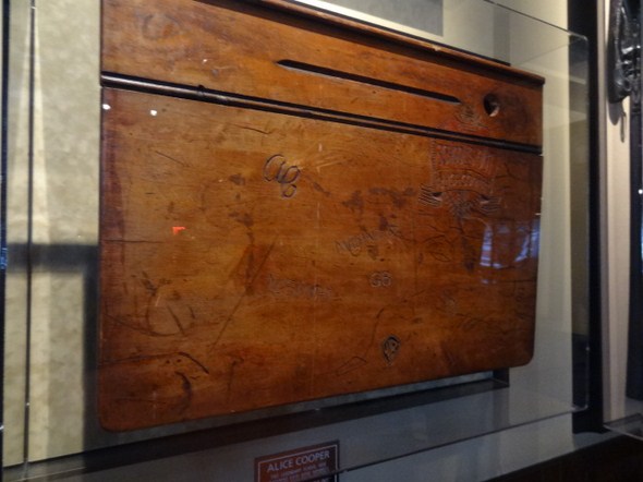 Hard-Rock-Cafe-Las-Vegas-Rock-Music-Memorabilia-001
