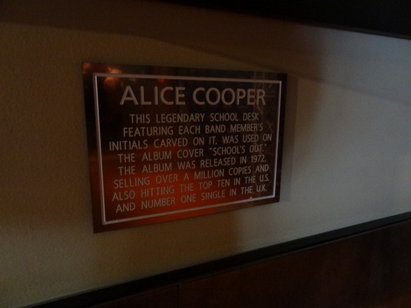 Hard-Rock-Cafe-Las-Vegas-Rock-Music-Memorabilia-001
