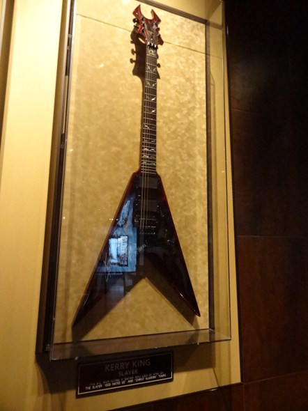Hard-Rock-Cafe-Las-Vegas-Rock-Music-Memorabilia-001