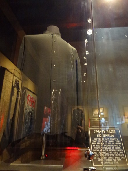 Hard-Rock-Cafe-Las-Vegas-Rock-Music-Memorabilia-001