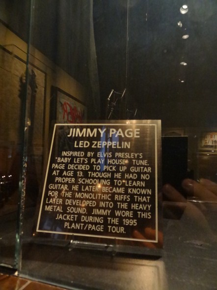 Hard-Rock-Cafe-Las-Vegas-Rock-Music-Memorabilia-001
