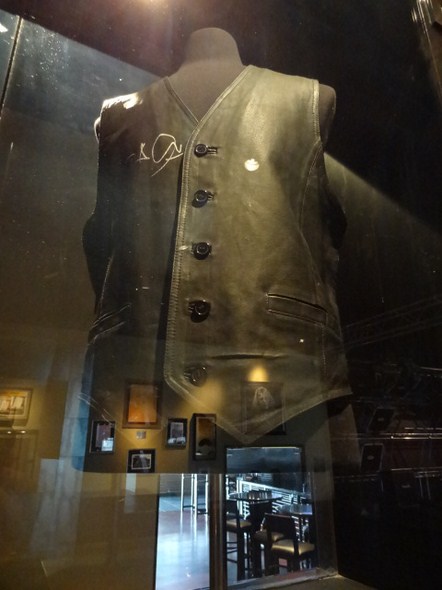 Hard-Rock-Cafe-Las-Vegas-Rock-Music-Memorabilia-001