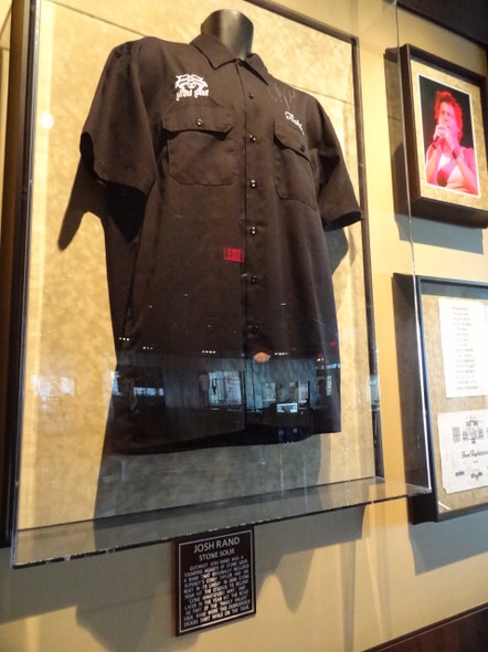 Hard-Rock-Cafe-Las-Vegas-Rock-Music-Memorabilia-001