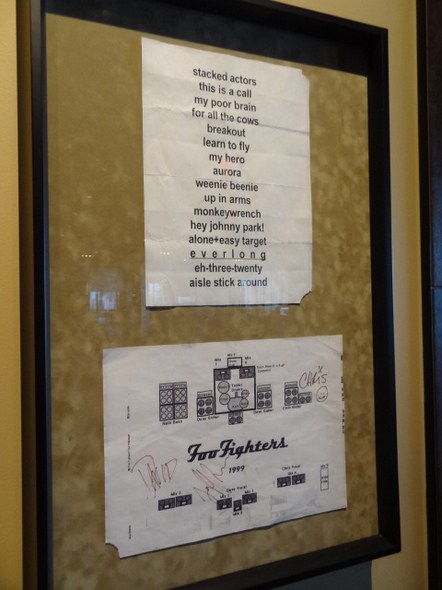 Hard-Rock-Cafe-Las-Vegas-Rock-Music-Memorabilia-001