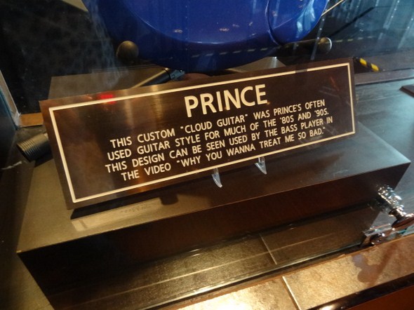 Hard-Rock-Cafe-Las-Vegas-Rock-Music-Memorabilia-001