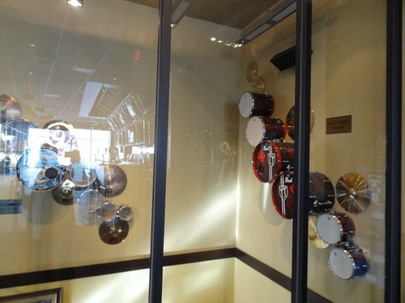Hard-Rock-Cafe-Las-Vegas-Rock-Music-Memorabilia-001