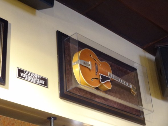 Hard-Rock-Cafe-Las-Vegas-Rock-Music-Memorabilia-001
