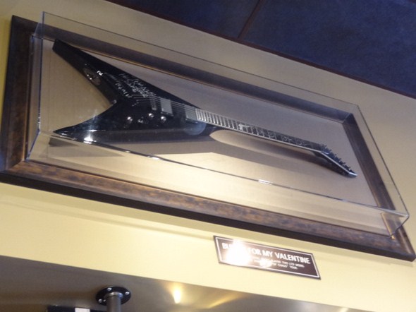 Hard-Rock-Cafe-Las-Vegas-Rock-Music-Memorabilia-001