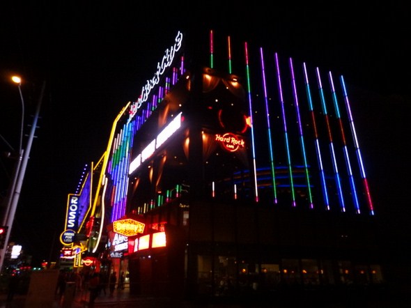 Hard-Rock-Cafe-Las-Vegas-Rock-Music-Memorabilia-001