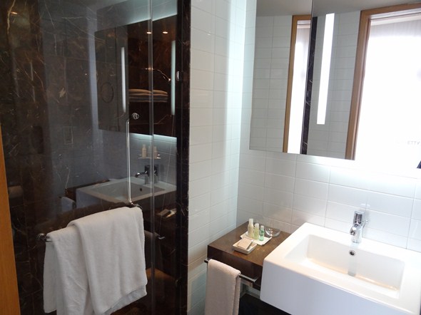 Hotel-Review-ME-Madrid-Reina-Victoria-Spain-01