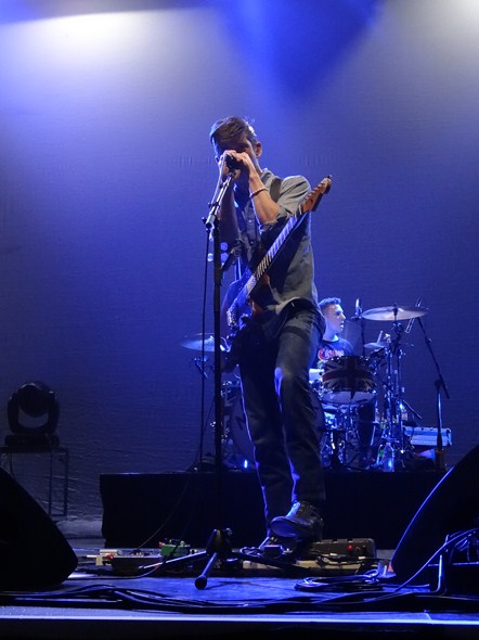 Rock-Subculture-Black-Keys-Arctic-Monkeys-Sacramento-001