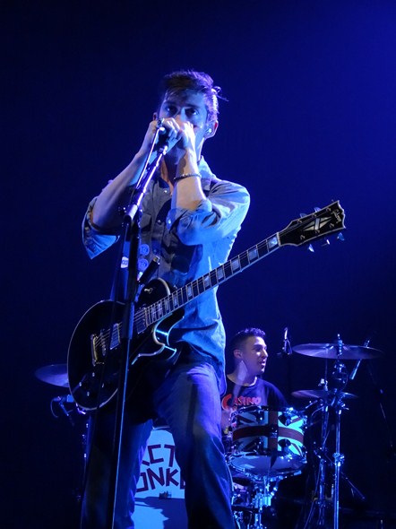 Rock-Subculture-Black-Keys-Arctic-Monkeys-Sacramento-001