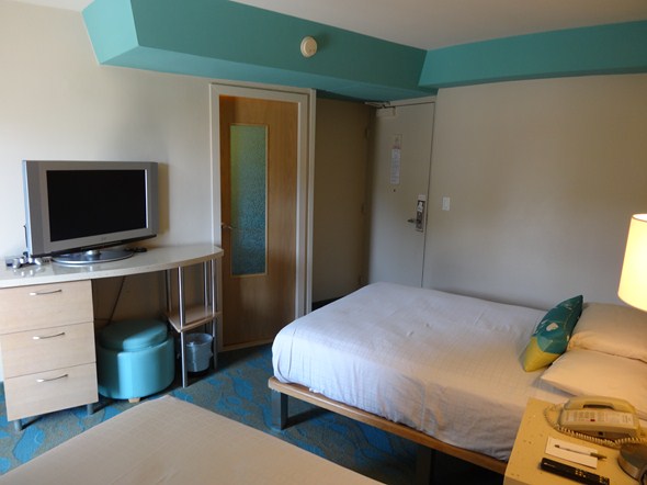 Rock-Subculture-Hotel-Resort-Review-Aston-Circle-Waikiki-01
