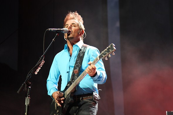 Rock-Subculture-Music-Concert-Review-Journey-Harveys-Lake-Tahoe-C-001