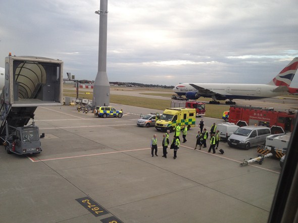 United-Flight-959-LHR-ORD-London-Heathrow-Emergency-Landing-August-27-2012-Engine-Equipment-Problem-Issue-27