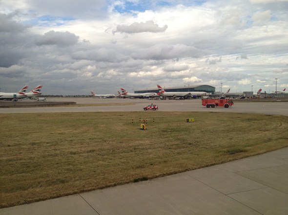 United-Flight-959-LHR-ORD-London-Heathrow-Emergency-Landing-August-27-2012-Engine-Equipment-Problem-Issue-3