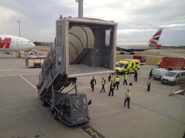 United-Flight-959-LHR-ORD-London-Heathrow-Emergency-Landing-August-27-2012-Engine-Equipment-Problem-Issue-30