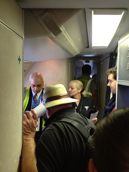 United-Flight-959-LHR-ORD-London-Heathrow-Emergency-Landing-August-27-2012-Engine-Equipment-Problem-Issue-32