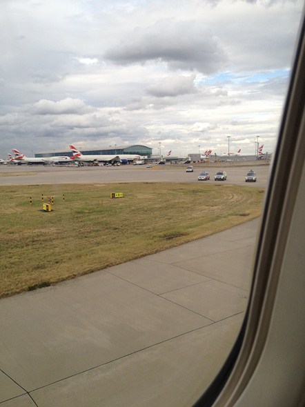 United-Flight-959-LHR-ORD-London-Heathrow-Emergency-Landing-August-27-2012-Engine-Equipment-Problem-Issue-5