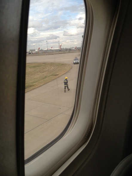 United-Flight-959-LHR-ORD-London-Heathrow-Emergency-Landing-August-27-2012-Engine-Equipment-Problem-Issue-7